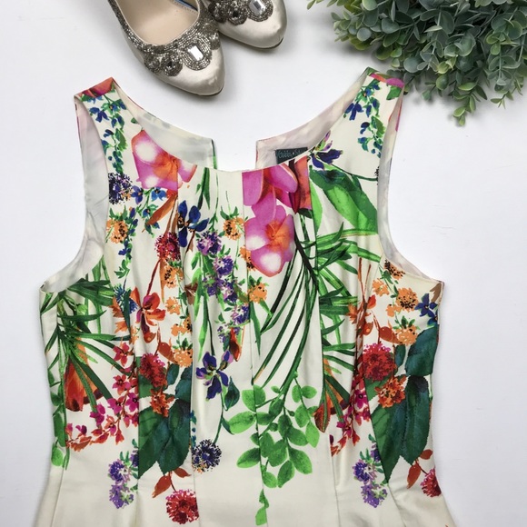 Gabby Skye | Floral Sleeveless Dress - Picture 2 of 5